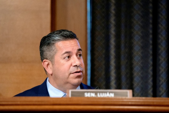 美國民主黨參議員盧揚(yáng)中風(fēng)后住院