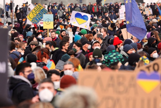 柏林超過10萬人抗議俄烏戰(zhàn)爭(zhēng)