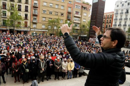 西班牙合唱團為烏克蘭的和平引領(lǐng)全球合唱