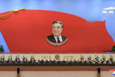 朝鮮紀(jì)念金日成誕辰110周年