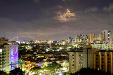 以色列戰(zhàn)機在火箭襲擊后襲擊加沙