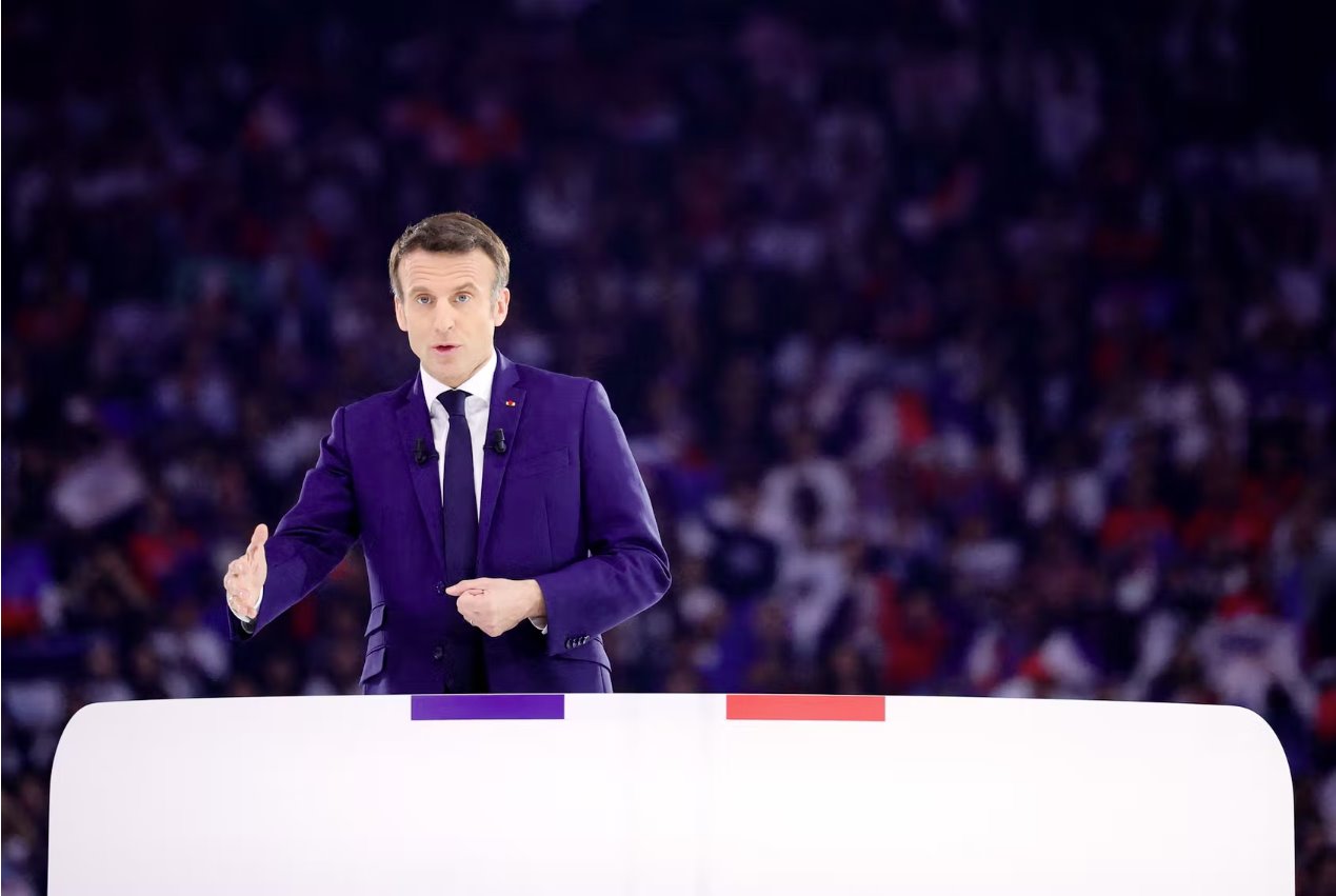 法國(guó)總統(tǒng)馬克龍說(shuō)他參加總統(tǒng)競(jìng)選的時(shí)間比他希望的晚