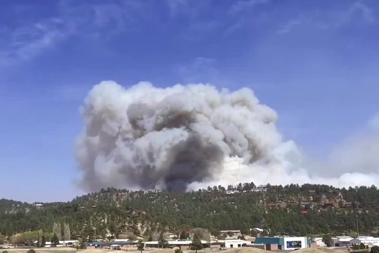 野火燒毀房屋 新墨西哥城疏散居民