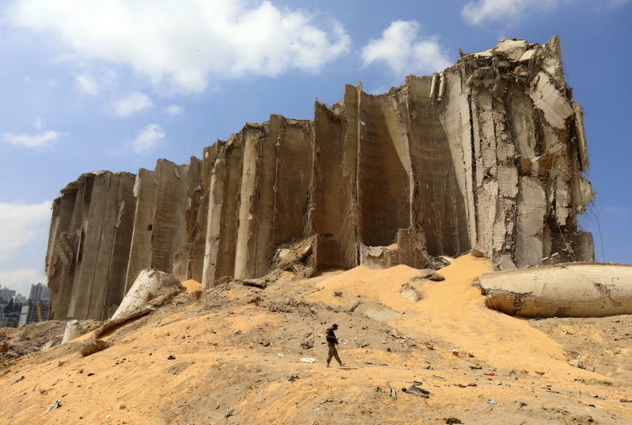 黎巴嫩內(nèi)閣批準(zhǔn)拆除在港口爆炸中受損的貝魯特筒倉(cāng)