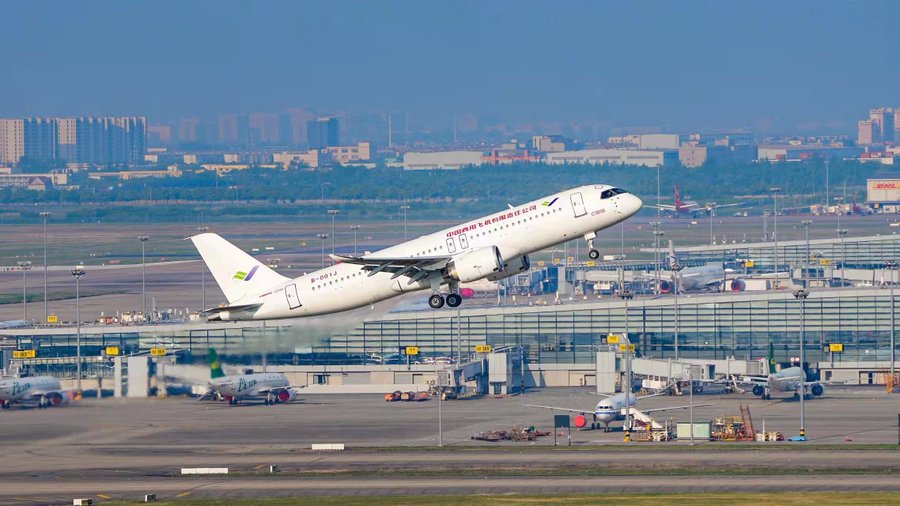 中國大型客機(jī)C919次飛成功