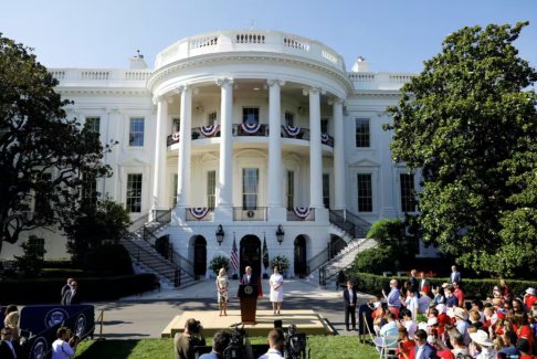 拜登說(shuō)自由受到攻擊 敦促“有原則的愛(ài)國(guó)主義”