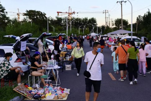 受新冠疫情影響 中國失業(yè)者擺地攤