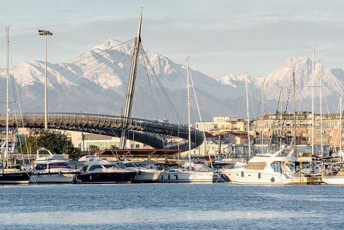 英國公司獲得意大利為海上石油禁令支付1.9億歐元賠