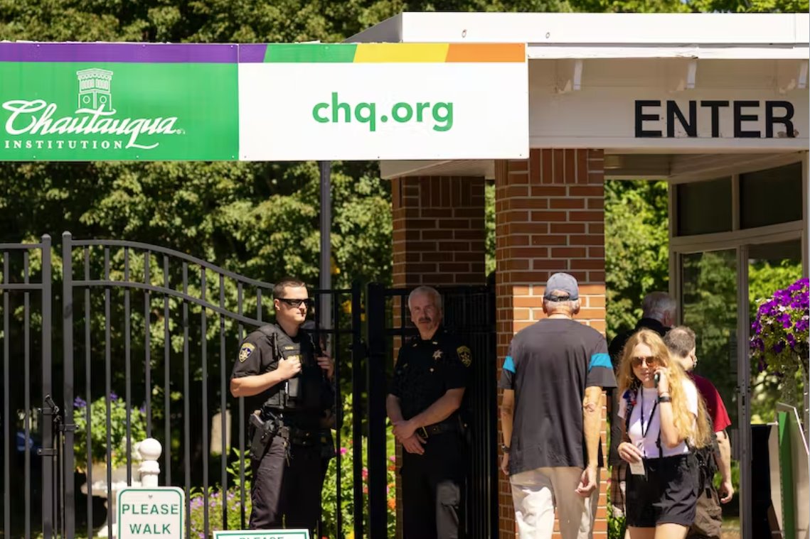 薩爾曼&middot;拉什迪被刺傷可能會(huì)失去眼睛