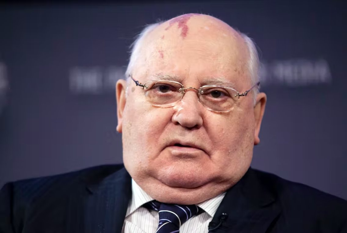 蘇聯(lián)最后一任領(lǐng)導(dǎo)人米哈伊爾&middot;戈?duì)柊蛦谭蛉ナ? /></p>
<p>2022年8月30日，蘇聯(lián)最后一任領(lǐng)導(dǎo)人戈?duì)柊蛦谭蛉ナ溃砹_斯莫斯科醫(yī)院官員說，蘇聯(lián)第一任同時也是最后一任總統(tǒng)米哈伊爾&middot;戈?duì)柊蛦谭虍?dāng)?shù)貢r間30日在莫斯科去世，終年91歲。</p>
<p>當(dāng)?shù)貢r間周二晚上，莫斯科中央臨床醫(yī)院對外表示，&ldquo;米哈伊爾&middot;謝爾蓋耶維奇&middot;戈?duì)柊蛦谭蛟谝粓鰢?yán)重而漫長的疾病后去世。&rdquo;</p>
<p>俄羅斯通訊社稱，戈?duì)柊蛦谭蚪衲?月滿91歲，尚且沒有關(guān)于這位政治家去世前健康狀況的詳細(xì)信息。今年夏天早些時候，關(guān)于這位前蘇聯(lián)領(lǐng)導(dǎo)人的健康狀況急劇惡化的傳言逐漸浮出水面，然而，戈?duì)柊蛦谭蚧饡雒姹僦{。另有消息稱，他于 2021 年 10 月因新冠疫情而被隔離在醫(yī)院。</p>
<p>另據(jù)塔斯社報(bào)道，戈?duì)柊蛦谭驅(qū)⒈话苍嵩谀箍菩率ヅ?，緊鄰其夫人賴莎所下葬的墓地。</p>
<p><strong>以下是來自世界各地的一些反應(yīng)：</strong></p>
<p><strong>俄羅斯總統(tǒng)弗拉基米爾&middot;普京</strong></p>
<p>他的發(fā)言人德米特里佩斯科夫告訴國際文傳電訊社，他表達(dá)了&ldquo;最深切的哀悼&rdquo;。&ldquo;明天他將給他的家人和朋友發(fā)一封慰問電。&rdquo;</p>
<p><strong>聯(lián)合國秘書長安東尼奧&middot;古特雷斯</strong></p>
<p>&ldquo;得知米哈伊爾&middot;戈?duì)柊蛦谭虻氖攀?，我深感悲痛，他是一位改變歷史進(jìn)程的獨(dú)一無二的政治家。他為和平結(jié)束冷戰(zhàn)所做的工作比任何其他人都多。</p>
<p>&ldquo;世界失去了一位杰出的全球領(lǐng)袖、堅(jiān)定的多邊主義者和不知疲倦的和平倡導(dǎo)者。&rdquo;</p>
<p><strong>歐洲委員會主席烏爾蘇拉&middot;馮德萊恩</strong></p>
<p>&ldquo;米哈伊爾&middot;戈?duì)柊蛦谭蚴且晃恢档眯刨嚭褪苋俗鹁吹念I(lǐng)導(dǎo)人。他在結(jié)束冷戰(zhàn)和拆除鐵幕方面發(fā)揮了關(guān)鍵作用。它為自由歐洲開辟了道路&hellip;&hellip;這一遺產(chǎn)是我們不會忘記的。&rdquo;</p>
<p><strong>里根基金會和研究所</strong></p>
<p>&ldquo;里根基金會和研究所為失去前蘇聯(lián)領(lǐng)導(dǎo)人米哈伊爾&middot;戈?duì)柊蛦谭蚨У?，他曾?jīng)是羅納德&middot;里根的政治對手，最終成為朋友。我們向戈?duì)柊蛦谭蚣易搴投砹_斯人民致以哀悼和祈禱。 "</p>
<p><strong>美國前國務(wù)卿詹姆斯貝克三世</strong></p>
<p>&ldquo;歷史將銘記米哈伊爾&middot;戈?duì)柊蛦谭颍∕ikhail Gorbachev），他是帶領(lǐng)偉大國家走向民主的巨人。他決定不使用武力將帝國團(tuán)結(jié)在一起，從而在和平結(jié)束冷戰(zhàn)中發(fā)揮了關(guān)鍵作用&hellip;&hellip;自由世界非常想念他。&rdquo;</p>
<p><strong>美國前國務(wù)卿康多莉扎賴斯</strong></p>
<p>&ldquo;聽到米哈伊爾&middot;戈?duì)柊蛦谭蚴攀赖南?，我感到很難過。他是一個努力為他的人民帶來更好生活的人。他的生命意義重大，因?yàn)闆]有他和他的勇氣，就不可能結(jié)束寒冷和平戰(zhàn)爭。&rdquo;</p>
<p><strong>英國首相鮑里斯&middot;約翰遜</strong></p>
<p>&ldquo;我一直欽佩他在和平結(jié)束冷戰(zhàn)時表現(xiàn)出的勇氣和正直&hellip;&hellip;在普京侵略烏克蘭的時候，他對開放蘇聯(lián)社會的不懈承諾仍然是我們所有人的榜樣。&rdquo;</p>
<p><strong>加拿大前總理布賴恩&middot;莫羅尼</strong></p>
<p>&ldquo;他是一個好朋友，盡管這看起來令人驚訝......他是一個非常令人愉快的人，他對國家的未來有著遠(yuǎn)大的愿景，這與現(xiàn)在所表達(dá)的相反。歷史會記住他是一個偉大的變革領(lǐng)袖。&nbsp;</p>　　本文“”來源：http://zjjzhonglv.com/shishi/1916.html，轉(zhuǎn)載必須保留網(wǎng)址。
      <div   id=