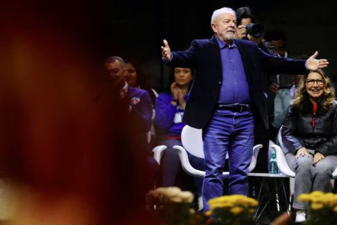 盧拉領(lǐng)先博爾索納羅14個(gè)百分點(diǎn)