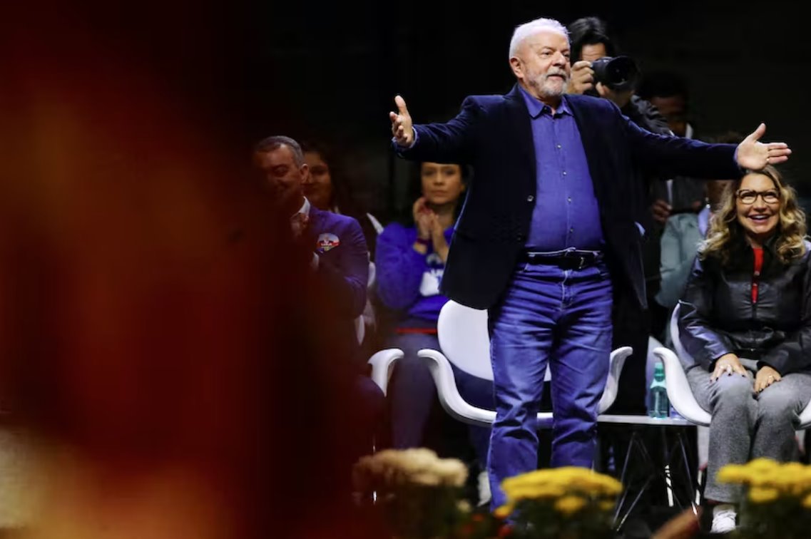 巴西首輪投票之前 盧拉略微領(lǐng)先博爾索納羅