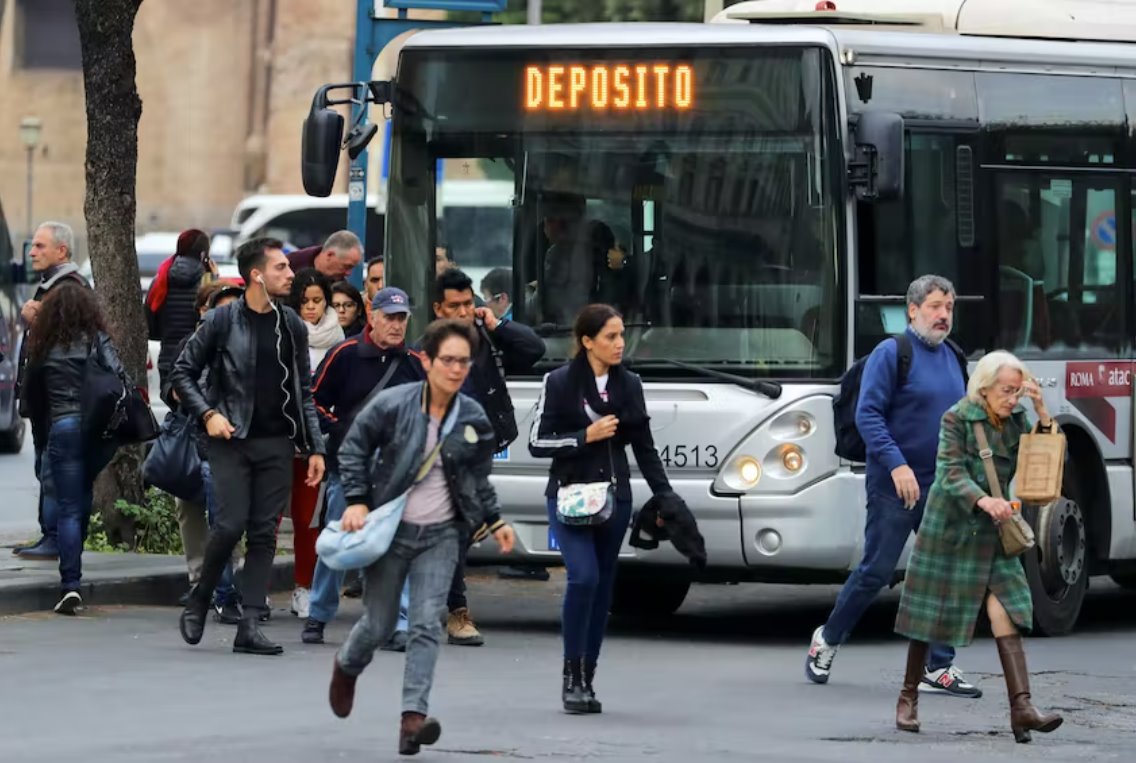 意大利取消公共交通戴口罩的規(guī)定