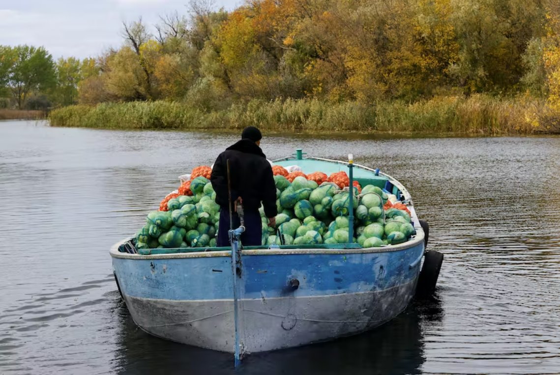隨著俄羅斯占領(lǐng)者再次發(fā)出警告 更多人逃離烏克蘭的赫爾松