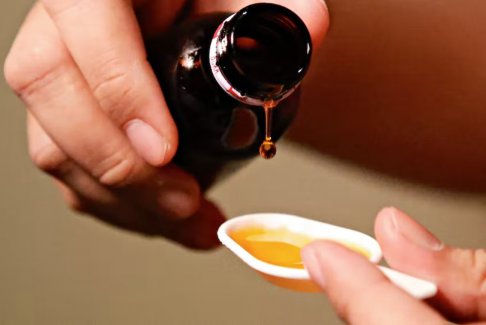 印尼在調(diào)查150人死亡事件時吊銷止咳糖漿許可證