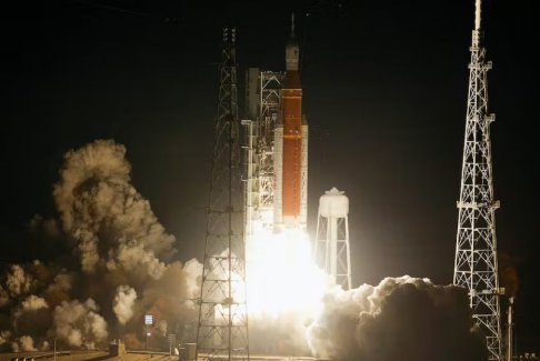 美國宇航局“阿耳忒彌斯1號”火箭飛船正駛向月球