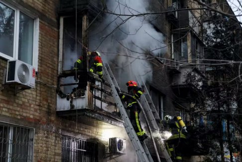 烏克蘭在俄羅斯導(dǎo)彈襲擊后逐漸恢復(fù)電力