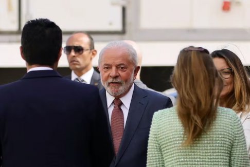 巴西當(dāng)選總統(tǒng)盧拉說，世界應(yīng)該把錢花在氣候上而不