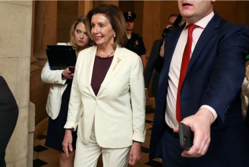 佩洛西表示她不會(huì)尋求連任眾議院民主黨最高職位