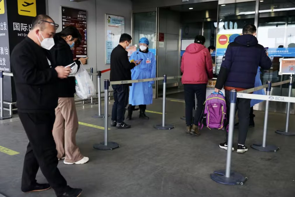 中國縮短新冠隔離時間 放寬航班限制