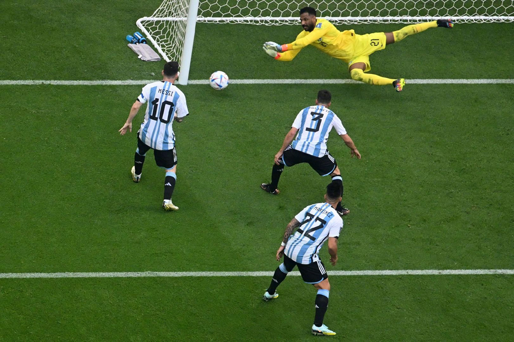 沙特門將奧韋斯封神