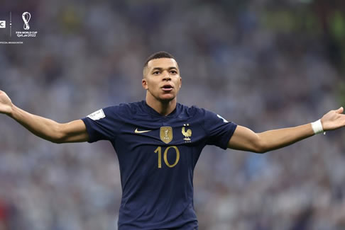 姆巴佩領(lǐng)“金靴獎(jiǎng)”表情難掩失落