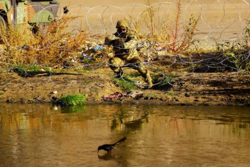 美墨邊境疫情限制仍然存在移民感到沮喪