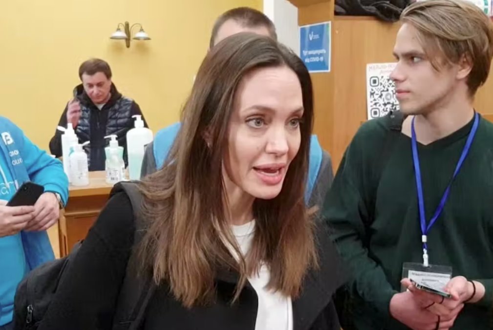 安吉麗娜&middot;朱莉?qū)⑥o去聯(lián)合國難民署特使職務(wù)