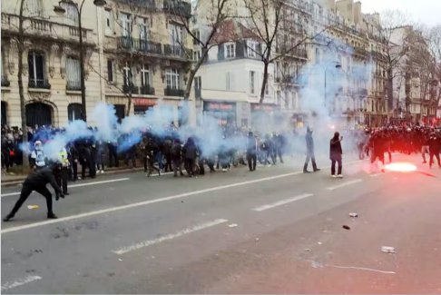 法國(guó)全國(guó)范圍罷工反對(duì)養(yǎng)老金改革