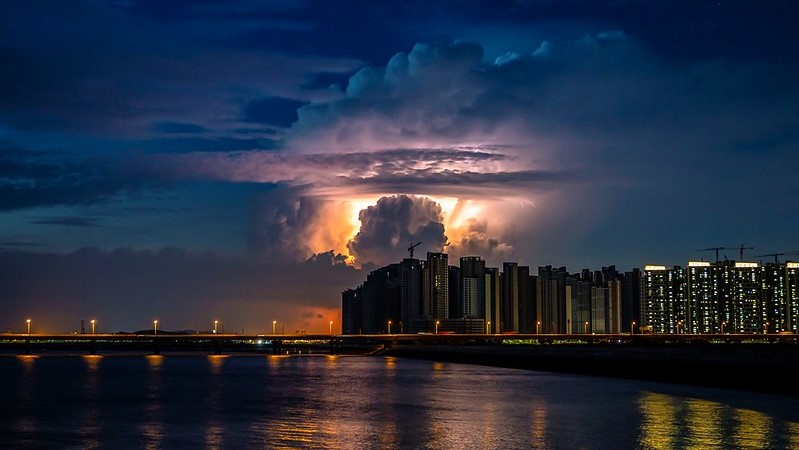 綠色氣候基金總部所在的韓國松島市上空的閃電