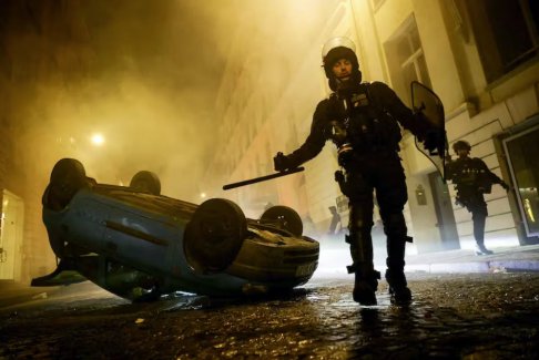 中國游客在法國騷亂中受傷 大使館向法國投訴