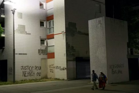 法國騷亂：市長們在不安的平靜中舉行挑釁集會(huì)