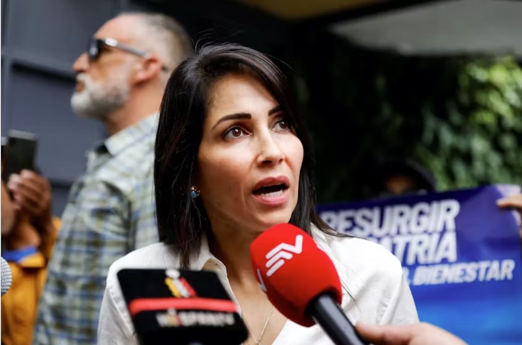 厄瓜多爾總統(tǒng)領(lǐng)跑者在威脅中穿上防彈背心