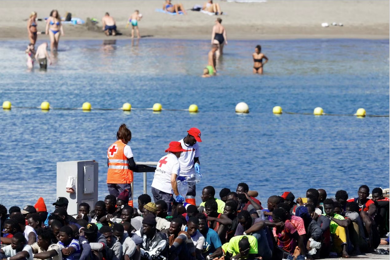 西班牙在加那利群島營救262名移民