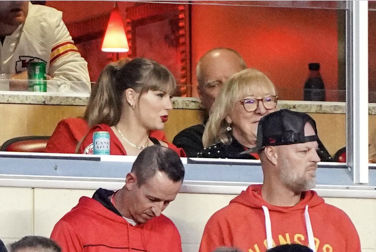 泰勒斯威夫特-凱爾斯萬圣節(jié)服裝