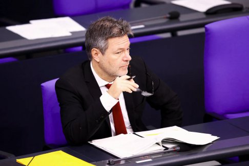 德國(guó)經(jīng)濟(jì)部長(zhǎng)取消中東預(yù)算談判之行