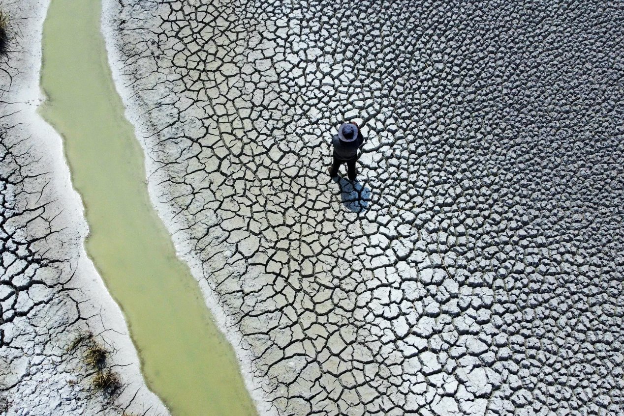 2023年10月26日，玻利維亞科亞塔島，拉丁美洲最大淡水盆地的喀喀湖(LakeTiticaca)的水位近歷史最低水位。