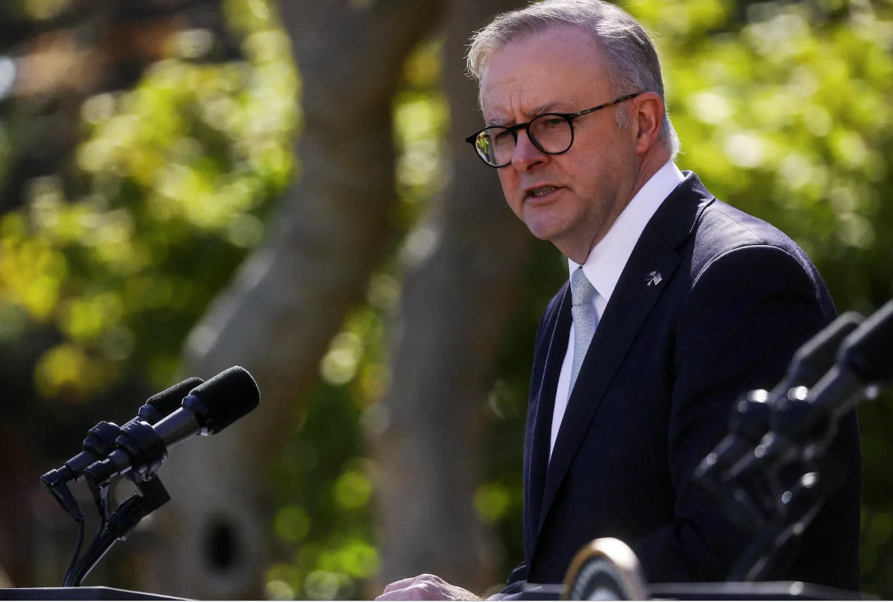 澳大利亞總理安東尼&middot;阿爾巴尼斯于2023年10月25日在美國(guó)華盛頓白宮玫瑰園與美國(guó)總統(tǒng)喬&middot;拜登舉行聯(lián)合新聞發(fā)布會(huì)并發(fā)表講話。