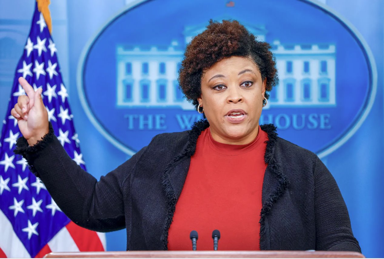 管理和預(yù)算辦公室主任沙蘭達(dá)&middot;楊(ShalandaYoung)于2023年9月29日在美國(guó)華盛頓白宮舉行的每日新聞發(fā)布會(huì)上向媒體發(fā)表講話。