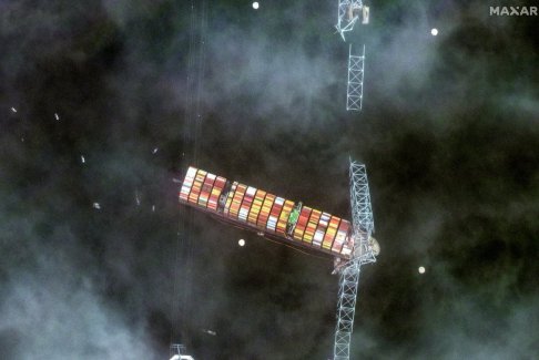 美國(guó)調(diào)查人員從撞上巴爾的摩大橋的船上找到黑匣子