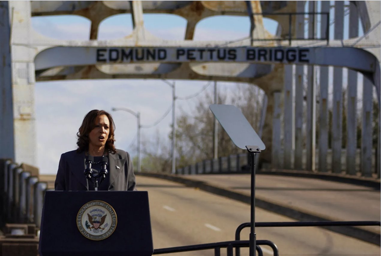 美國副總統(tǒng)卡馬拉&middot;哈里斯于2024年3月3日在美國阿拉巴馬州塞爾瑪舉行的&ldquo;血腥星期日&rdquo;周年紀念活動中發(fā)表講話。