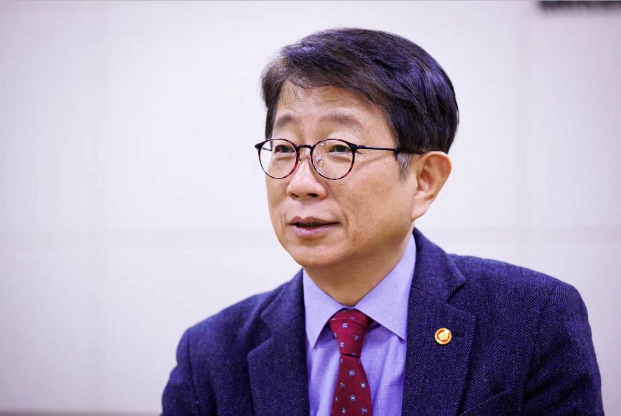 韓國國土基礎設施交通部部長樸相宇于2024年3月11日在韓國世宗接受路透社采訪時發(fā)表講話。
