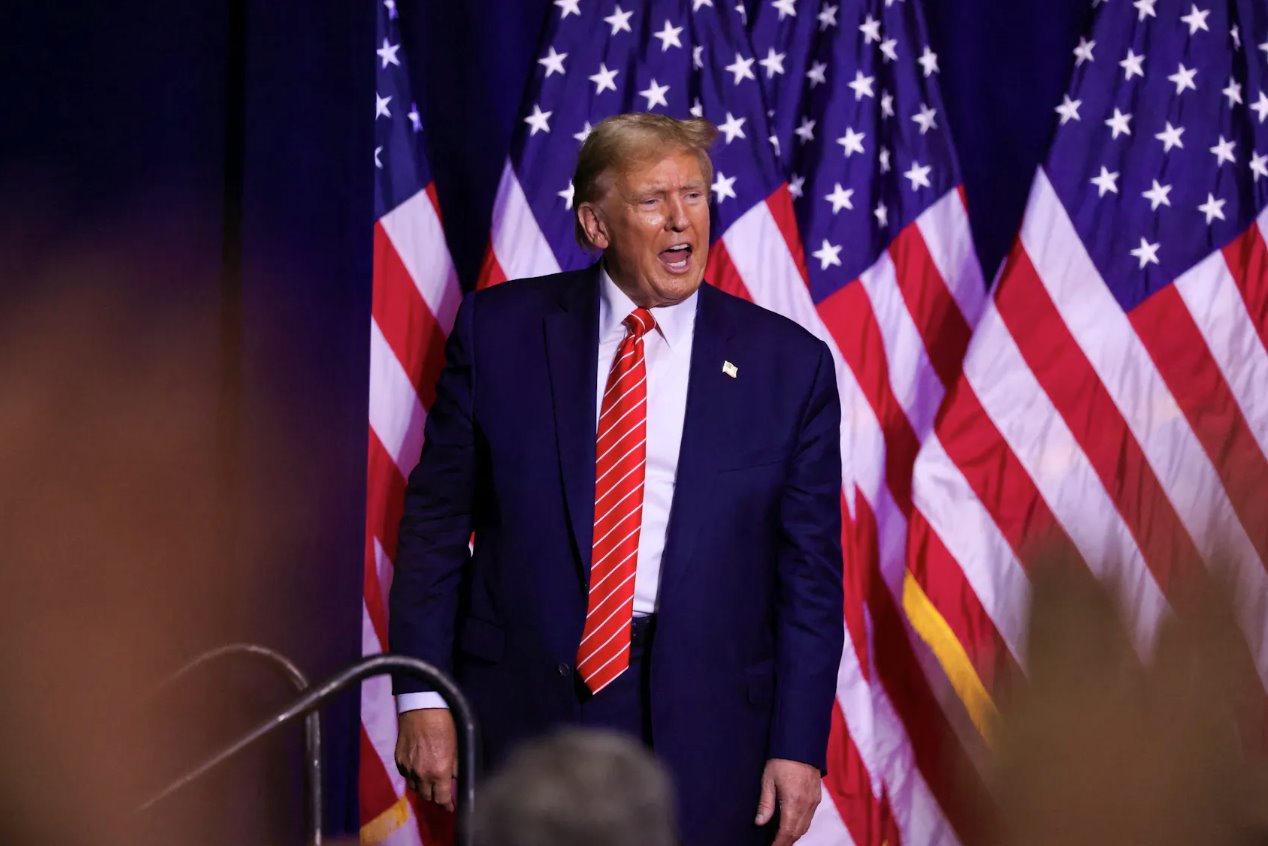 共和黨總統(tǒng)候選人、美國前總統(tǒng)唐納德&middot;特朗普于2024年3月9日在美國佐治亞州羅馬論壇河中心舉行的競(jìng)選集會(huì)上做出反應(yīng)。