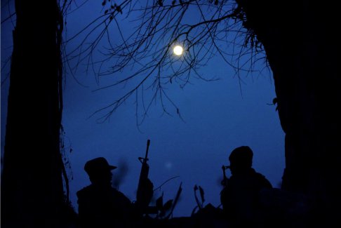 反擊還是逃跑？緬甸征兵迫使年輕人做出艱難選擇