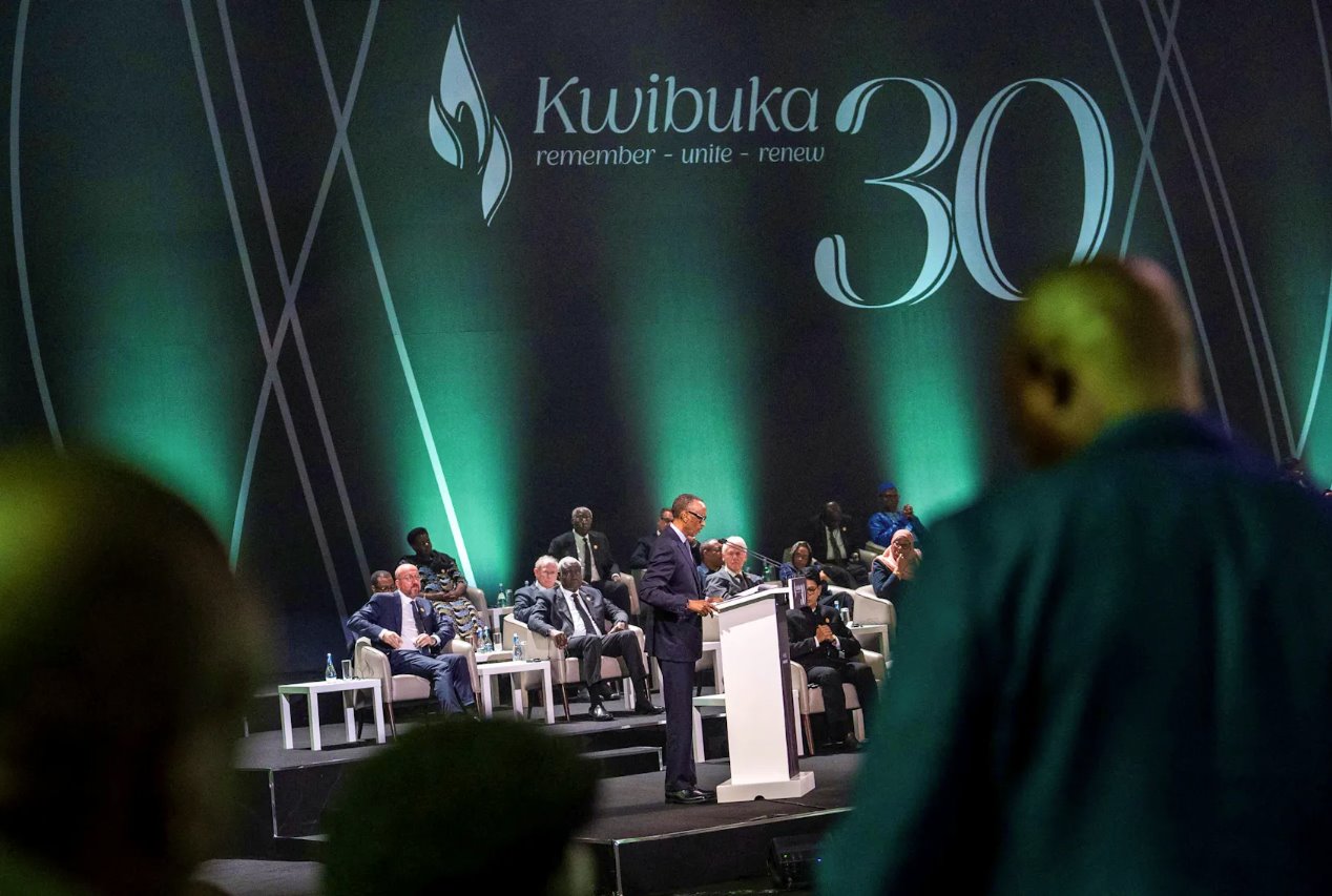 盧旺達(dá)總統(tǒng)保羅&middot;卡加梅在100天紀(jì)念活動(dòng)開(kāi)始期間在BK競(jìng)技場(chǎng)舉行的紀(jì)念活動(dòng)上發(fā)表講話，盧旺達(dá)正在紀(jì)念被稱為&ldquo;Kwibuka&rdquo;（紀(jì)念）的30周年，以紀(jì)念2024年4月7日在盧旺達(dá)基加利發(fā)生的1994年種族滅絕事件。