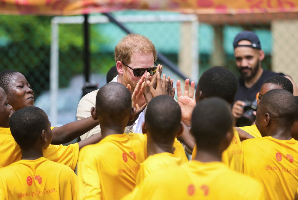 哈里王子和梅根在拉各斯觀看街頭舞蹈