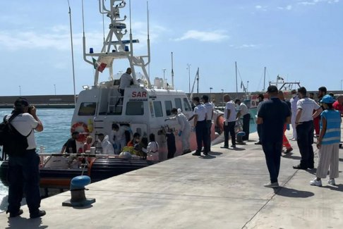 意大利南部海岸兩起沉船事故 至少11人死亡60多人失