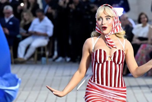 明星們占領(lǐng)巴黎參加《Vogue》運動時裝秀