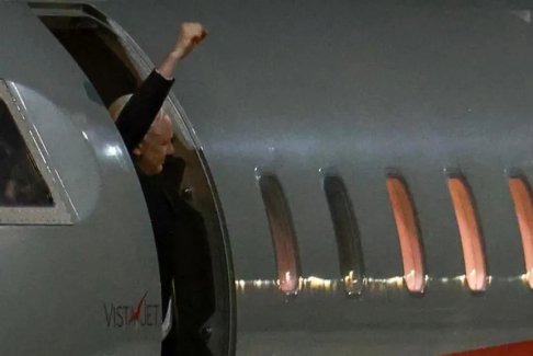 維基解密創(chuàng)始人阿桑奇回到澳大利亞