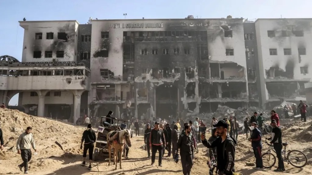 加沙城希法醫(yī)院在以色列軍隊的襲擊中被摧毀